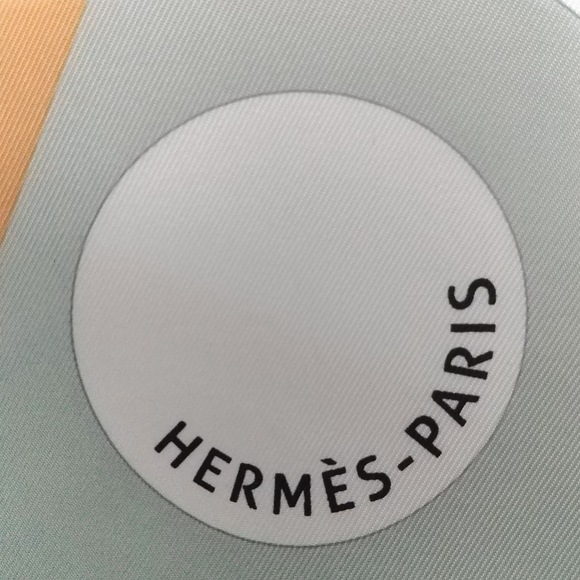 HERMES Carre 90 Scarves - Picture 4 of 7